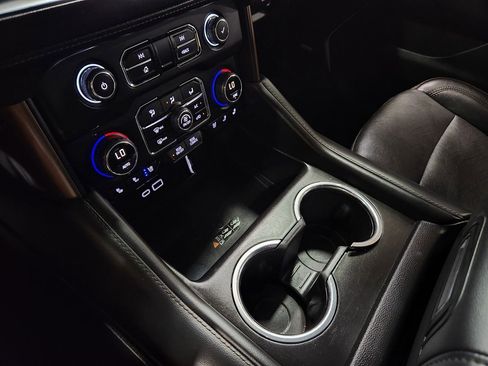 Used 2023 Chevrolet Suburban High Country image 41