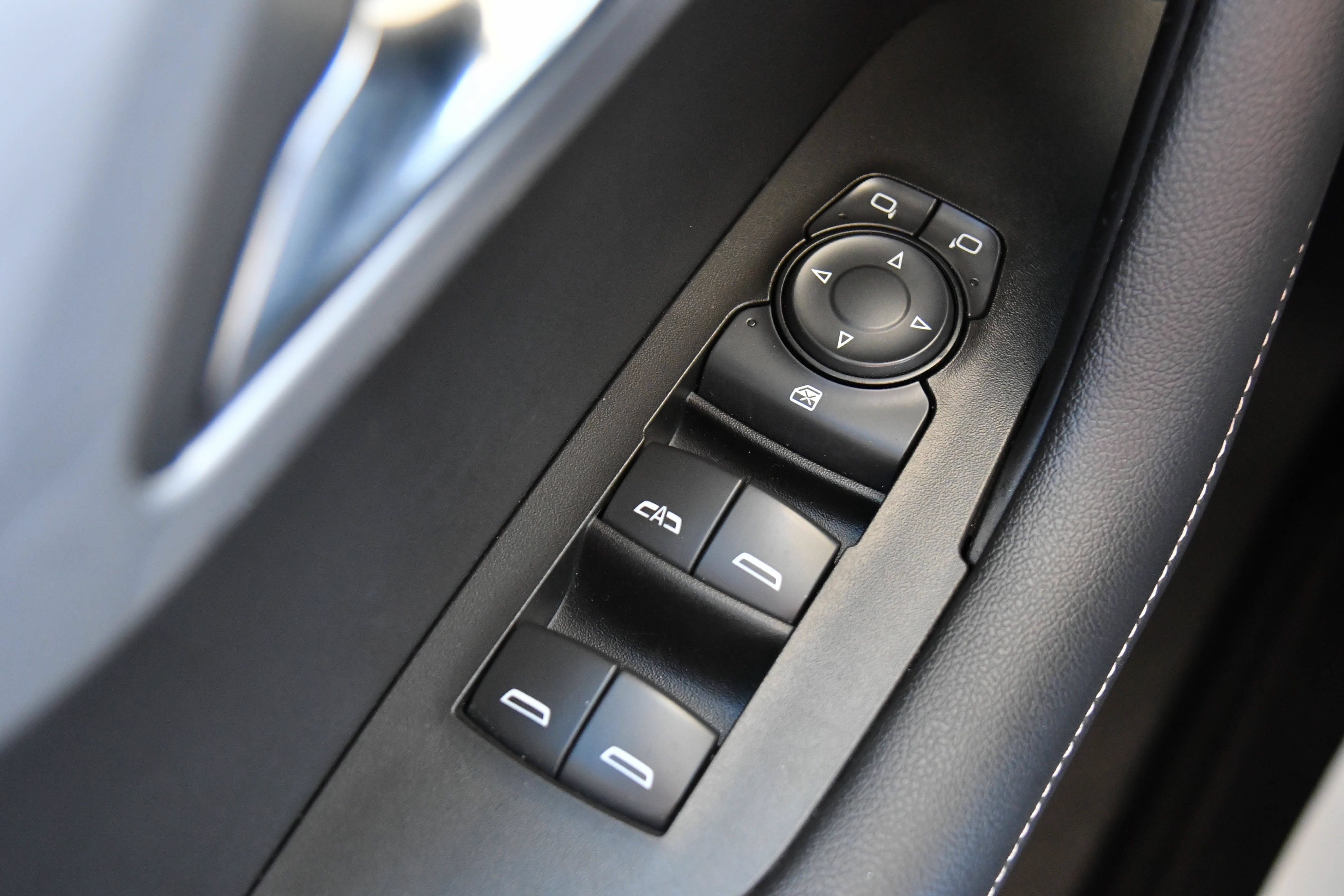 Used 2025 Chevrolet Blazer LT FWD image 33
