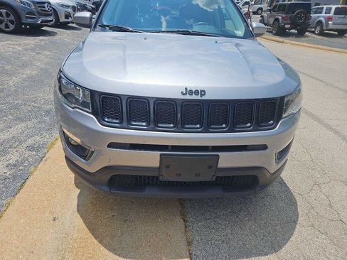 Used 2018 Jeep Compass Latitude AWD/4WD image 3
