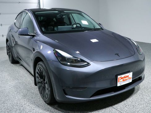 Used 2023 Tesla Model Y AWD image 5