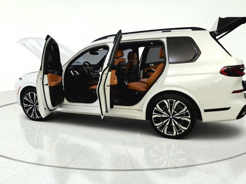 Used 2023 BMW X7 xDrive40i w/ M Sport Package AWD/4WD image 12