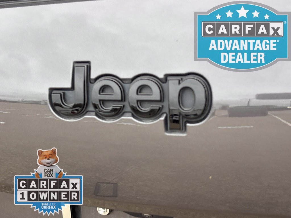 Used 2025 Jeep Grand Cherokee L Limited w/ Black Appearance Package AWD/4WD image 10
