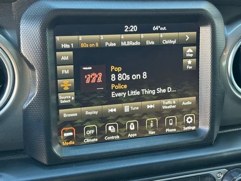 Used 2022 Jeep Wrangler Unlimited Sahara image 19