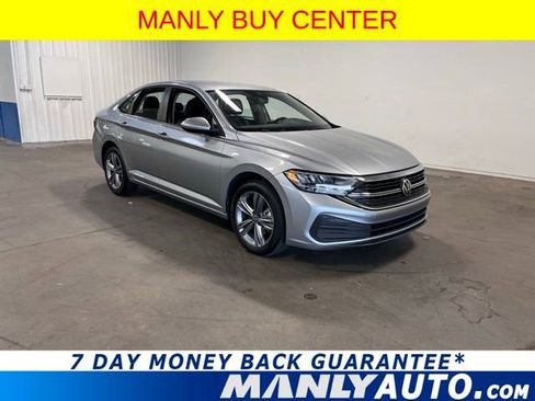 Used 2024 Volkswagen Jetta SE FWD image 1