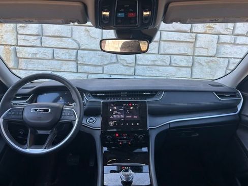 Certified 2023 Jeep Grand Cherokee Laredo w/ Luxury Tech Group I image 10