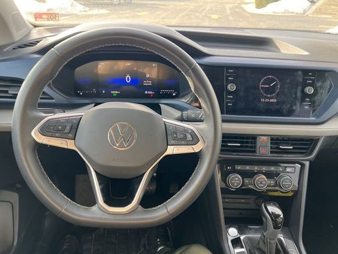 Used 2024 Volkswagen Taos SE image 23