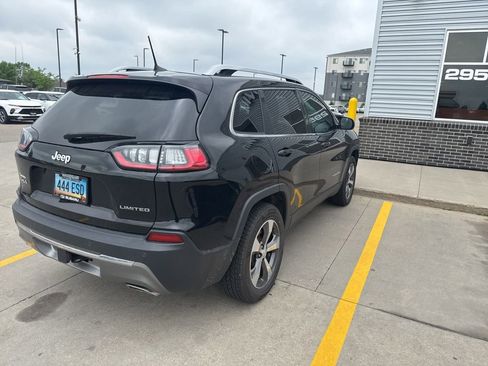 Used 2019 Jeep Cherokee Limited w/ Trailer Tow Group AWD/4WD image 3