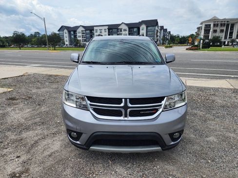 Used 2019 Dodge Journey SE image 3