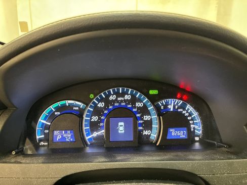 Used 2012 Toyota Camry XLE w/ Leather Pkg FWD image 12