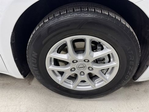 Used 2022 Chrysler Pacifica Touring-L w/ Uconnect Theater Family Group image 9