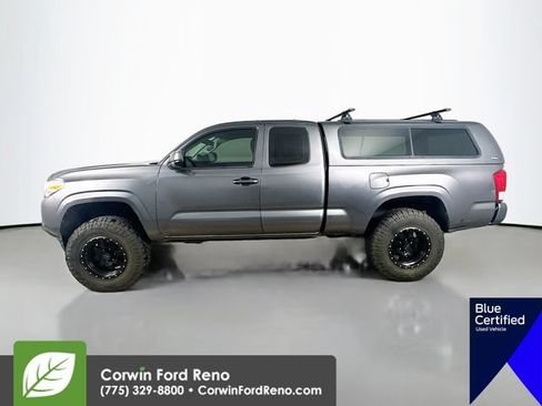 Used 2017 Toyota Tacoma SR AWD/4WD image 4