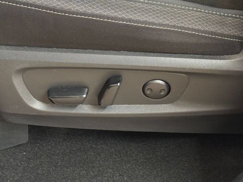 Used 2025 Nissan Pathfinder SV FWD image 18