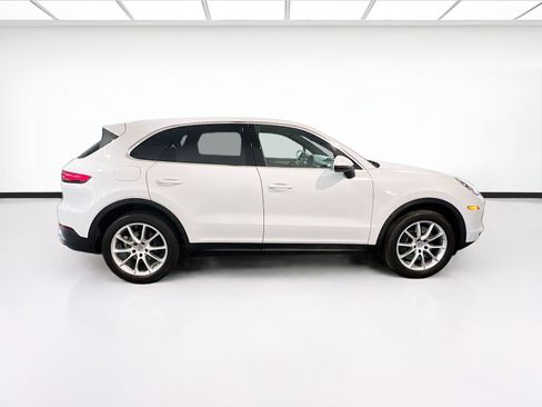 Used 2022 Porsche Cayenne AWD/4WD image 26
