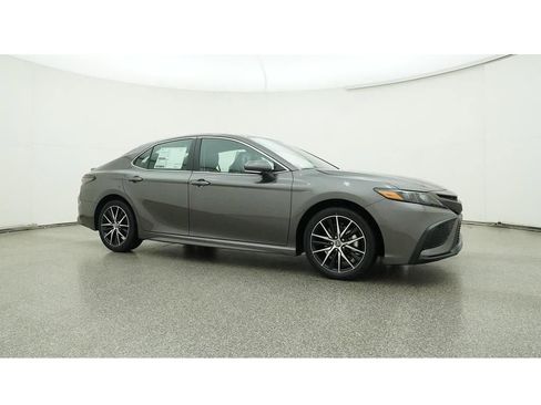Used 2023 Toyota Camry SE image 29