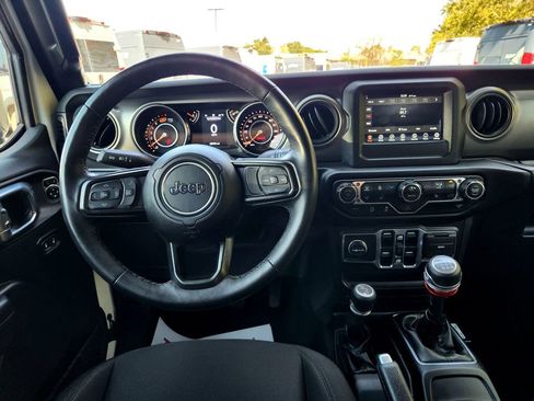 Used 2023 Jeep Wrangler Willys image 17