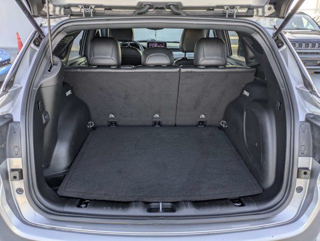 Certified 2023 Jeep Compass Latitude w/ Sun and Sound Group AWD/4WD image 12
