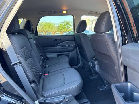 Used 2025 Nissan Pathfinder SV AWD/4WD image 27