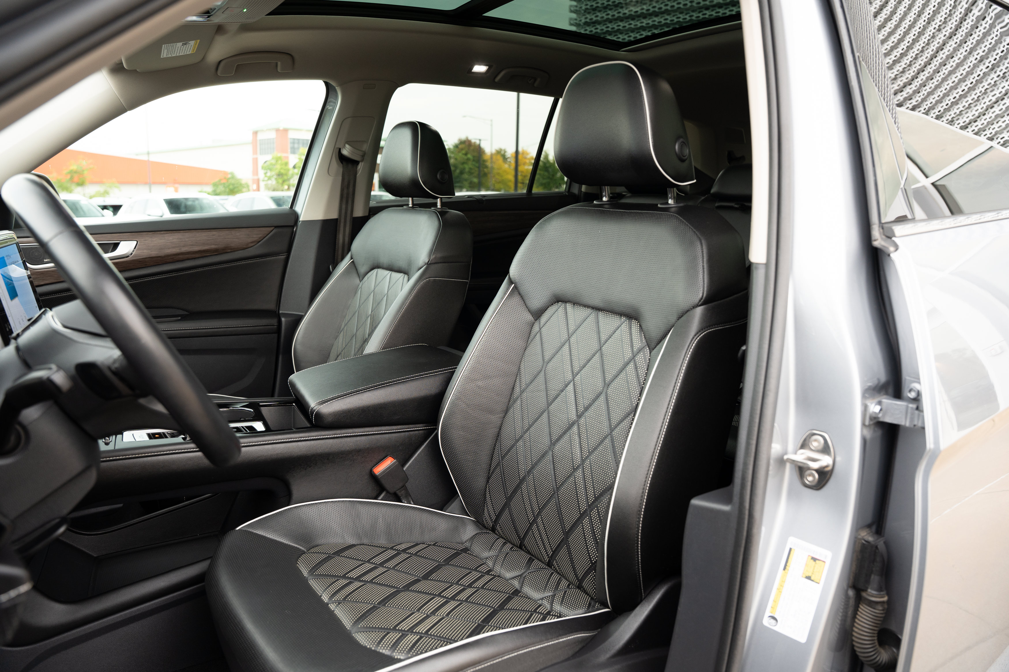 Used 2024 Volkswagen Atlas SEL Premium R-Line AWD/4WD image 17
