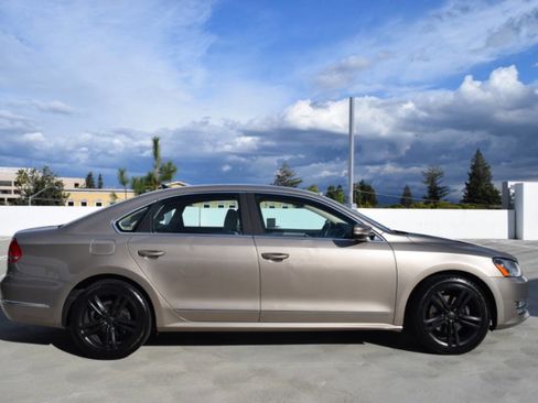 Used 2015 Volkswagen Passat TDI SE image 11