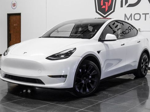 Used 2022 Tesla Model Y Long Range image 8