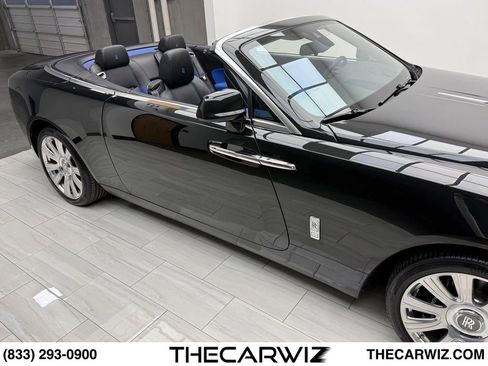 Used 2019 Rolls-Royce Dawn RWD image 24