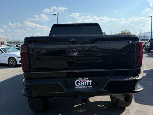 Used 2024 GMC Sierra 3500 Denali Ultimate AWD/4WD image 9