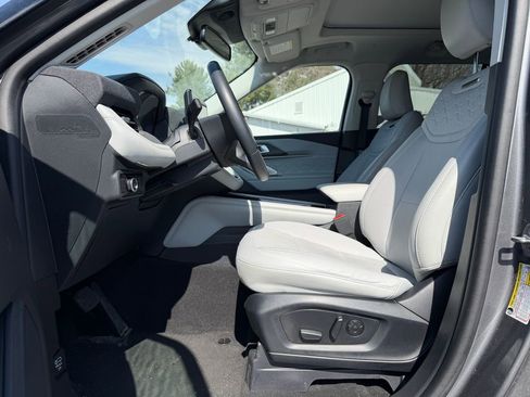 Used 2025 Ford Explorer Platinum w/ LUX Leather Package image 3