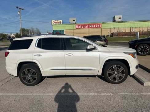 Used 2017 GMC Acadia Denali w/ Technology Package image 2