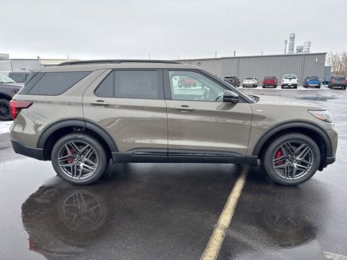 New 2026 Ford Explorer ST-Line w/ ST-Line Street Pack AWD/4WD image 17