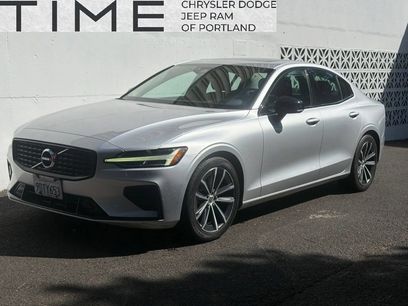 Used 2022 Volvo S60 B5 Momentum