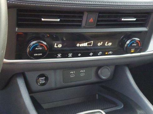 Used 2025 Nissan Rogue SV FWD image 23