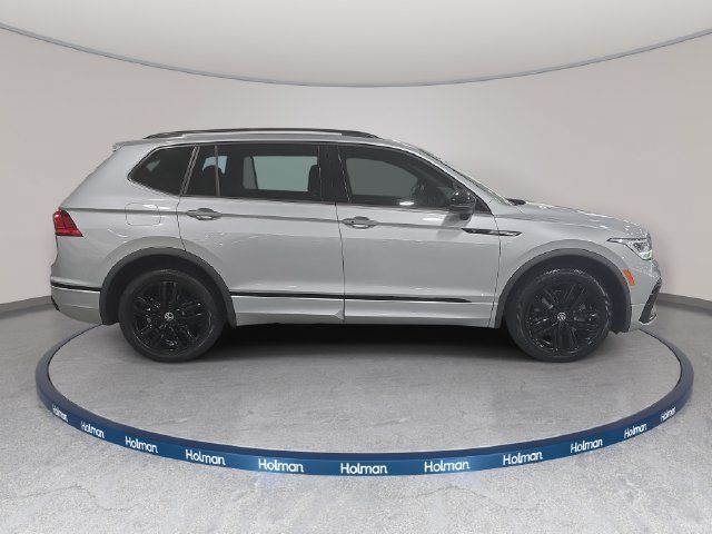 Used 2022 Volkswagen Tiguan SE R-Line FWD image 5