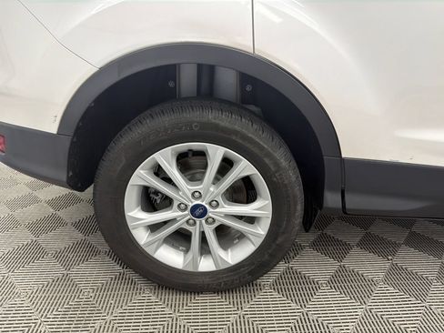 Used 2017 Ford Escape SE w/ Equipment Group 201A FWD image 18