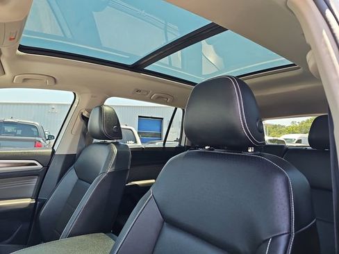 Used 2023 Volkswagen Atlas SE w/ Panoramic Sunroof Package FWD image 16