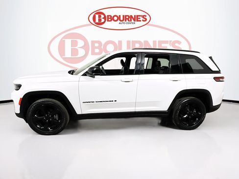 Used 2023 Jeep Grand Cherokee Altitude image 7