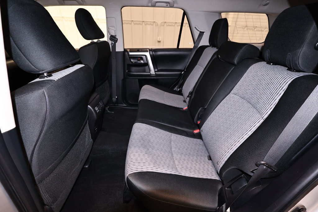 Used 2016 Toyota 4Runner SR5 AWD/4WD image 15