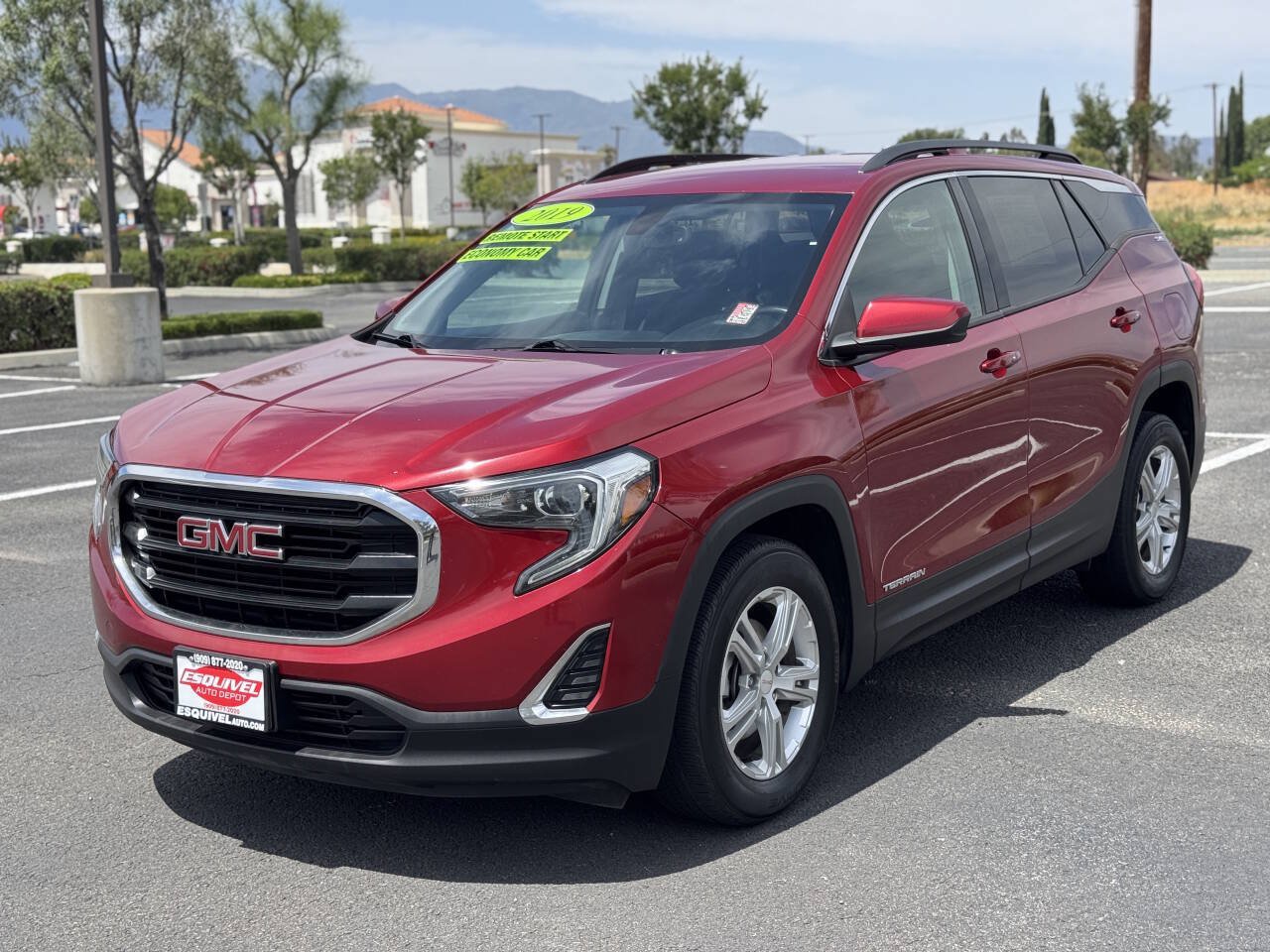 Used 2019 GMC Terrain SLE w/ Driver Convenience Package FWD image 2