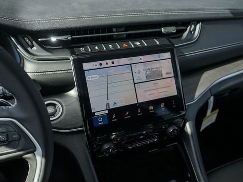 New 2025 Jeep Grand Cherokee Limited image 23