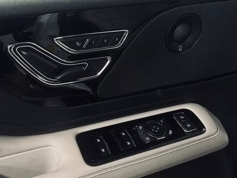 New 2026 Lincoln Aviator AWD image 13