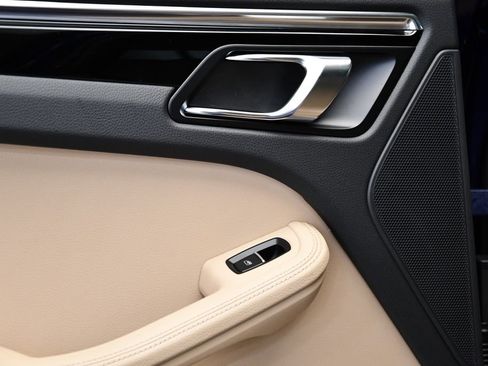 Used 2025 Porsche Macan image 39