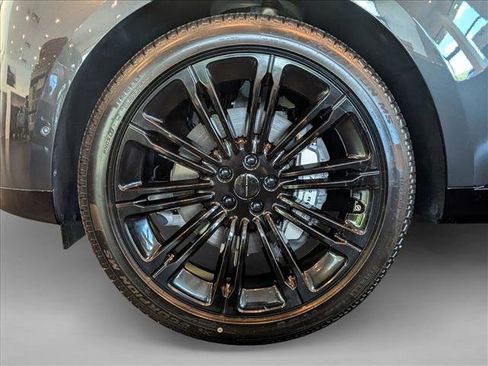 New 2026 Land Rover Range Rover Long Wheelbase SE AWD/4WD image 9