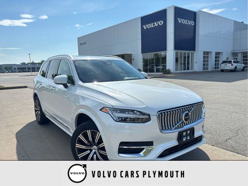 Used 2025 Volvo XC90 B5 Core AWD/4WD image 1