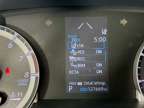 Used 2021 Toyota Highlander LE FWD image 12