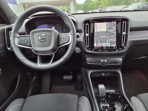 Certified 2023 Volvo XC40 B5 Plus w/ Protection Package Premier image 13