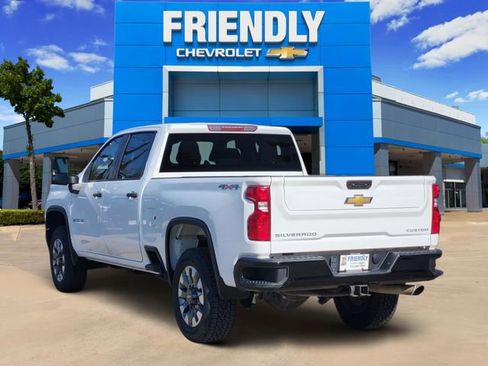 Used 2022 Chevrolet Silverado 2500 Custom w/ Custom Value Package image 5