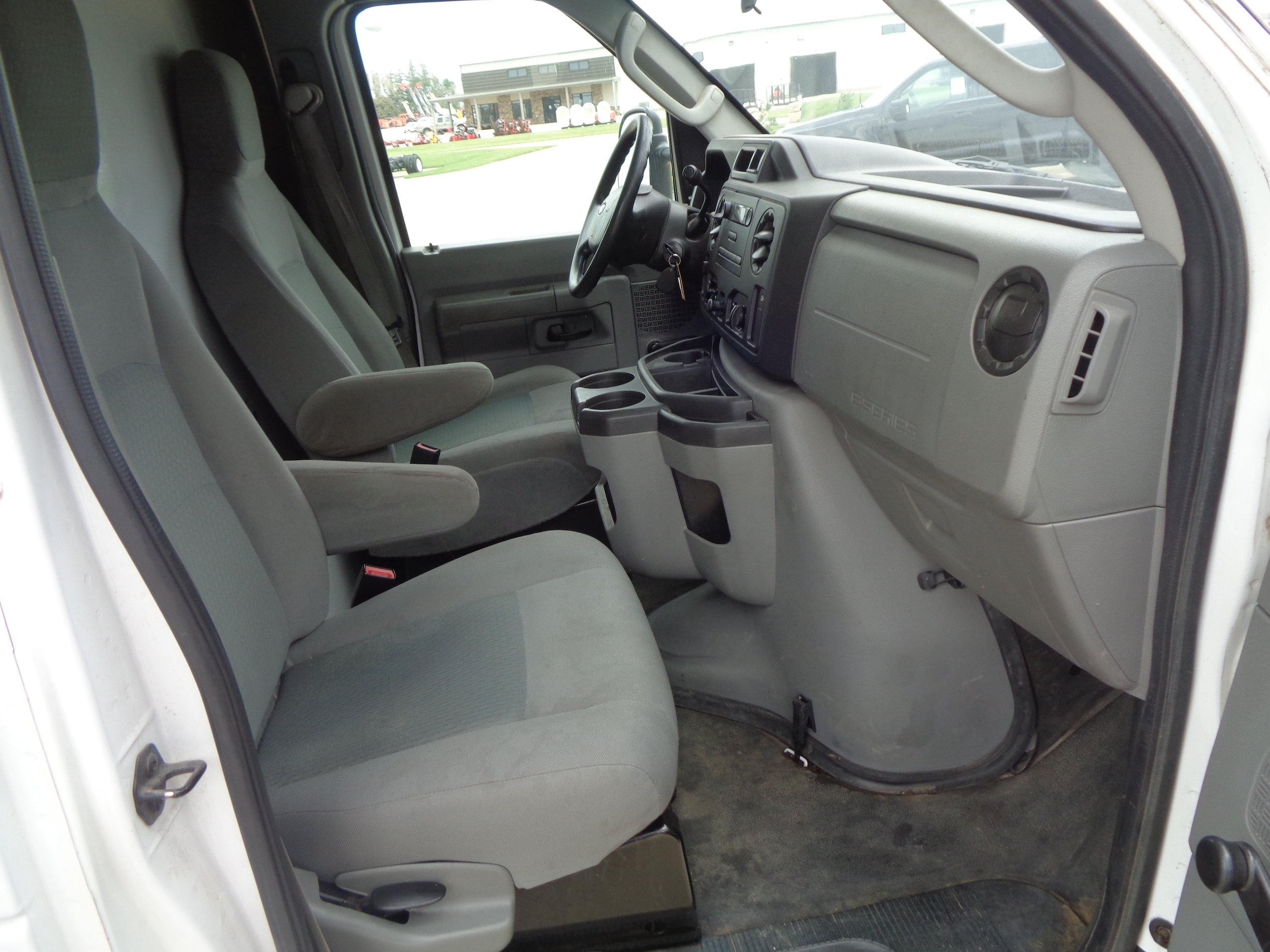 Used 2012 Ford E-350 and Econoline 350 Super Duty w/ Payload Pkg RWD image 9