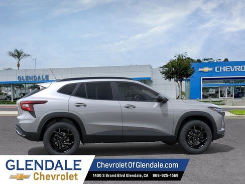New 2026 Chevrolet Trax LT w/ Driver Confidence Package FWD image 5