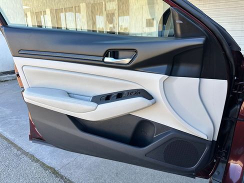 Used 2025 Nissan Altima 2.5 SV image 18