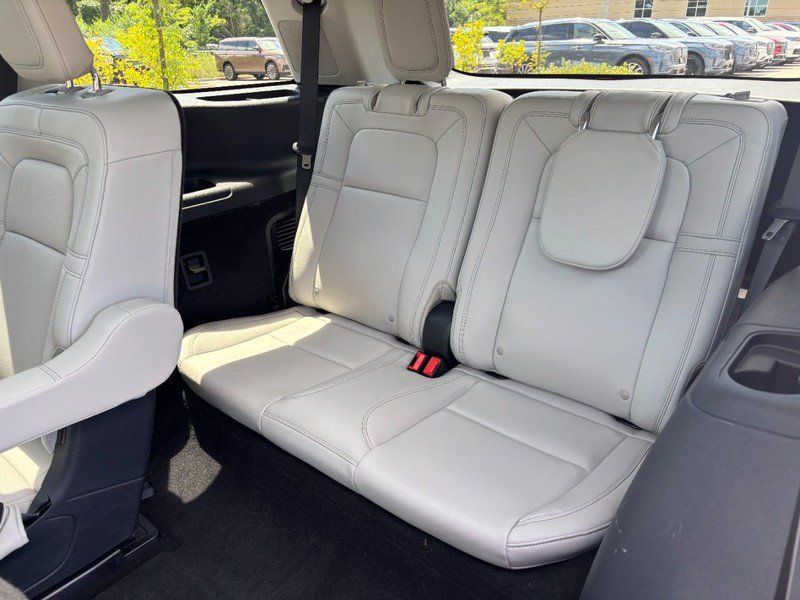 Used 2025 Lincoln Aviator Reserve w/ Equipment Group 201A AWD/4WD image 11