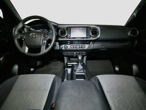Used 2021 Toyota Tacoma TRD Sport w/ Technology Package AWD/4WD image 9